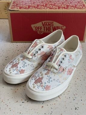 Vans Authentic Floral Tapestry Sneakers NIB Women’s 10 Embroidered Pastel Shoes